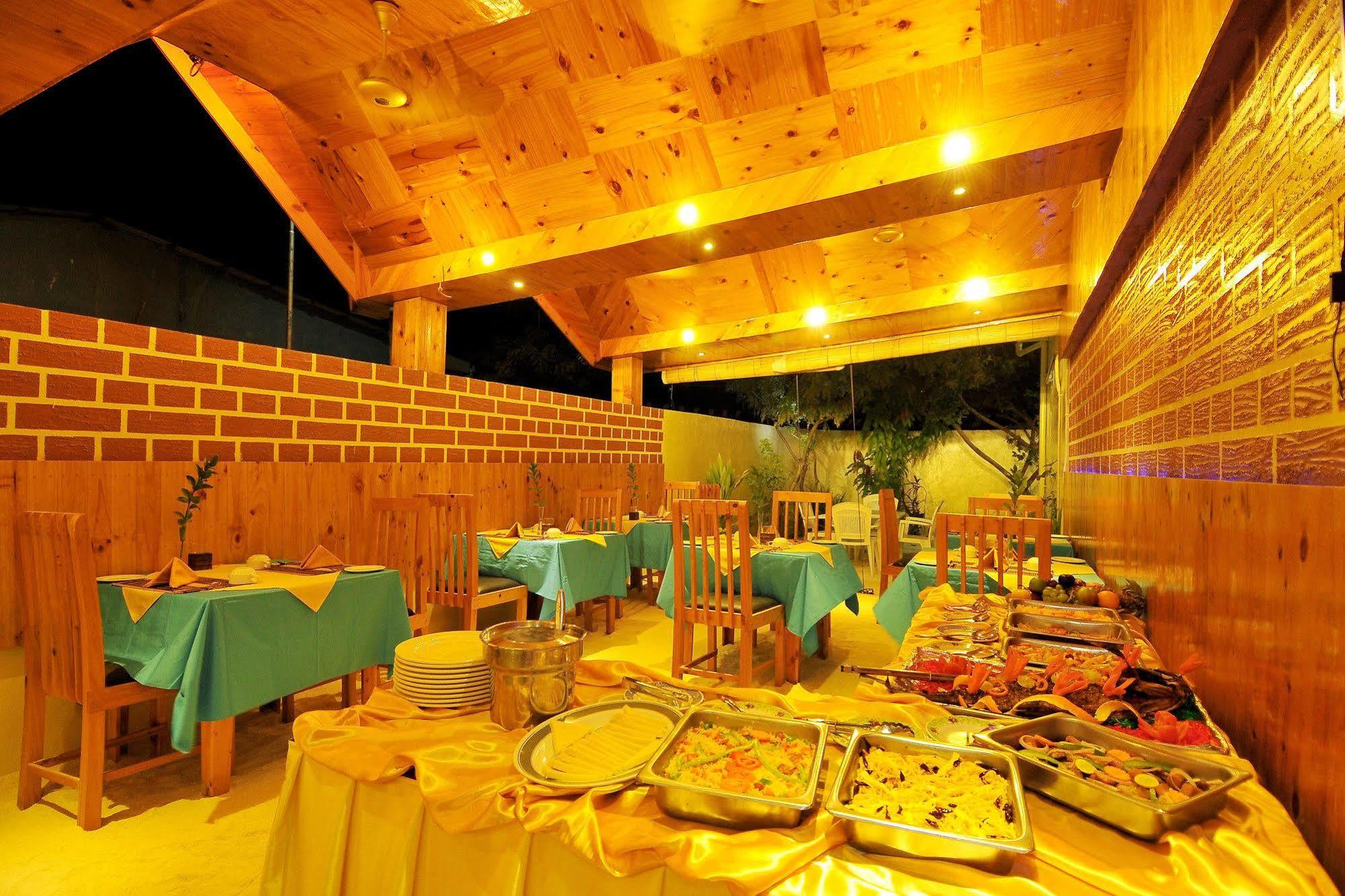 Arena Lodge Sky Maafushi Ngoại thất bức ảnh
